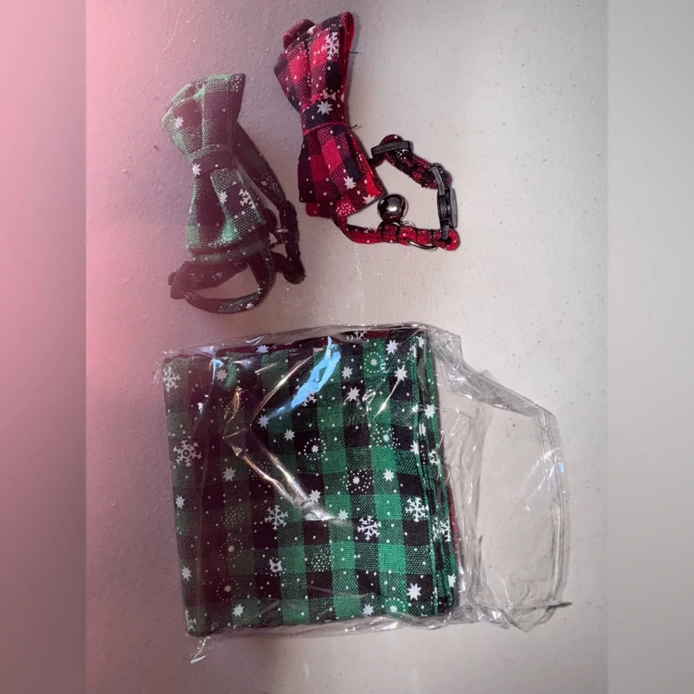 NWT set of 4 Christmas Cat collars and scarves